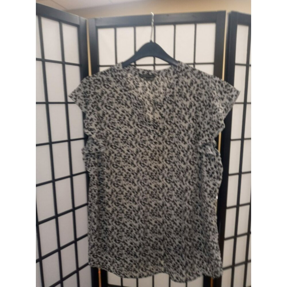 Adrianna Papell Top Black & White Floral Size 1X Flutter Sleeve Pullover Blouse